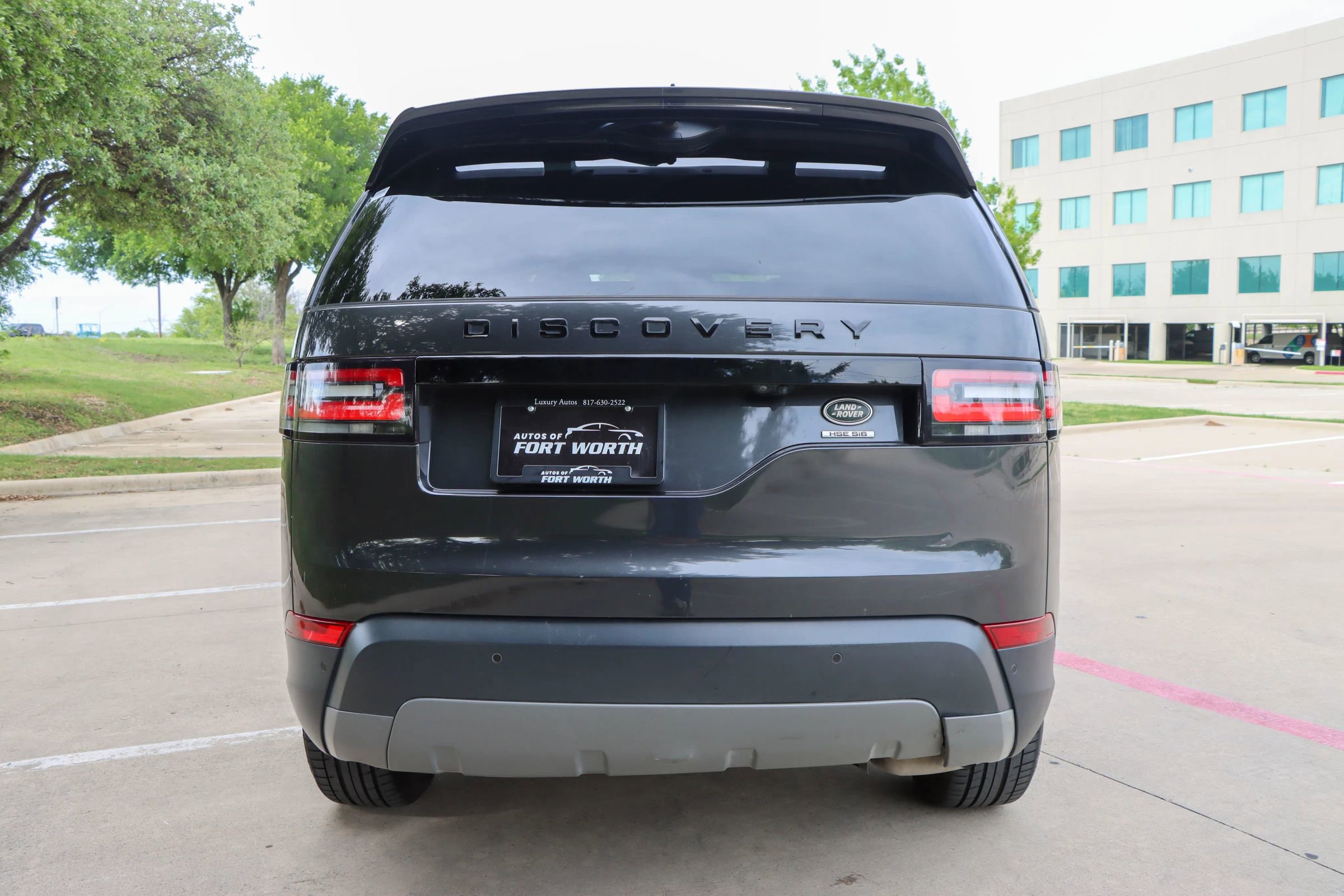 Used 2017 Land Rover Discovery HSE AWD/4WD image 6