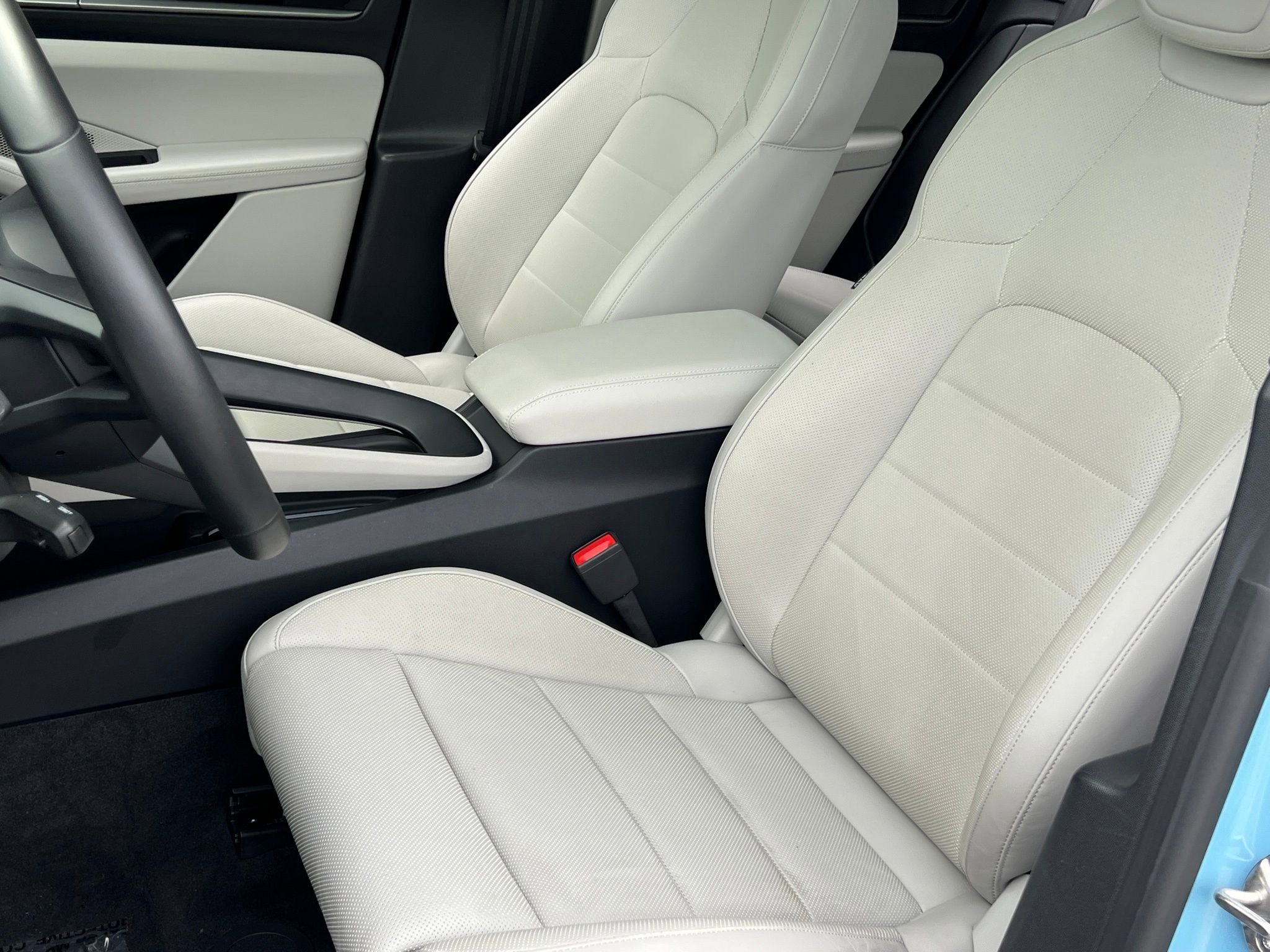 Used 2025 Porsche Macan Electric w/ Premium Package RWD image 25