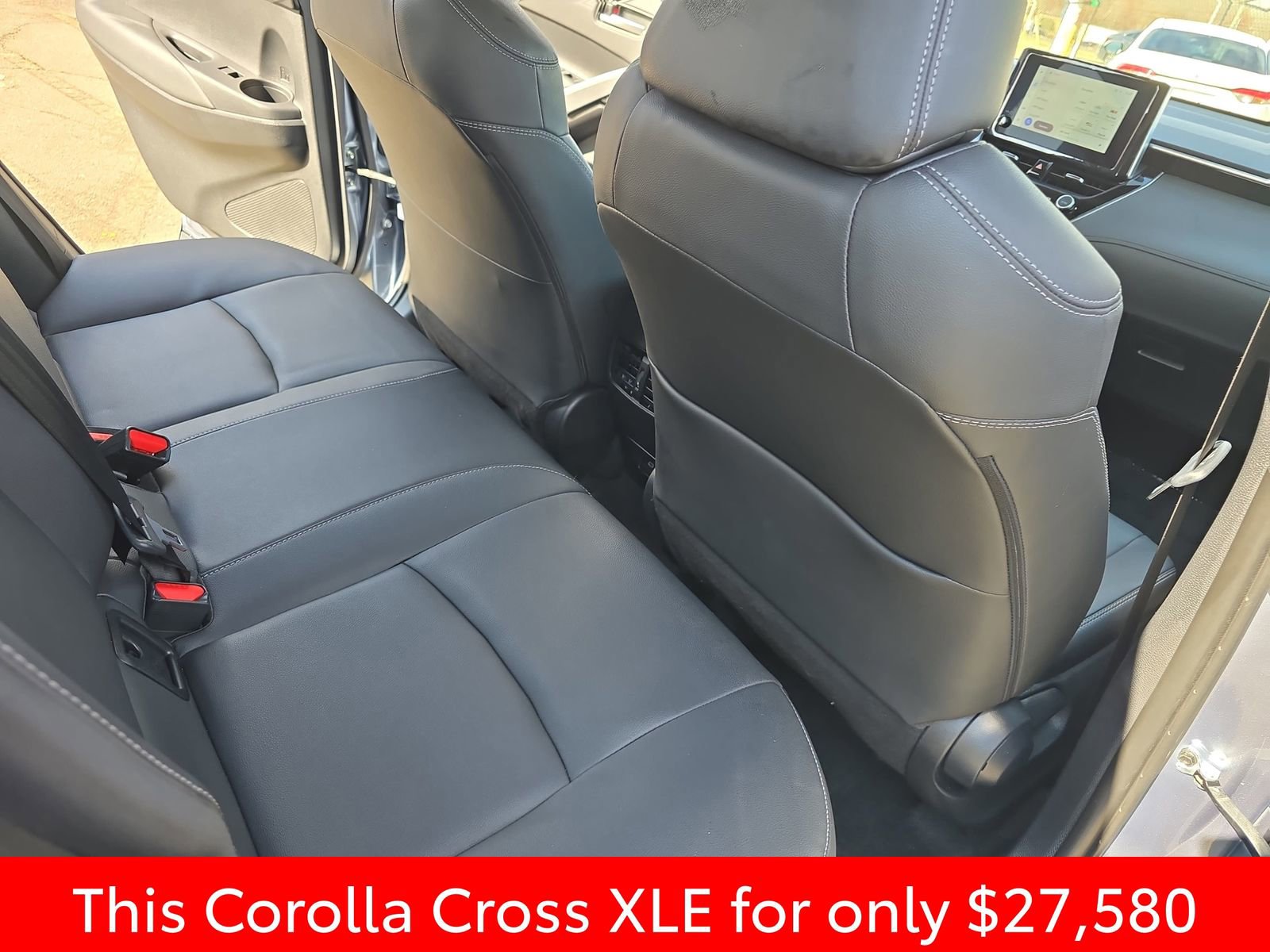 Used 2023 Toyota Corolla Cross XLE w/ Convenience Package image 17