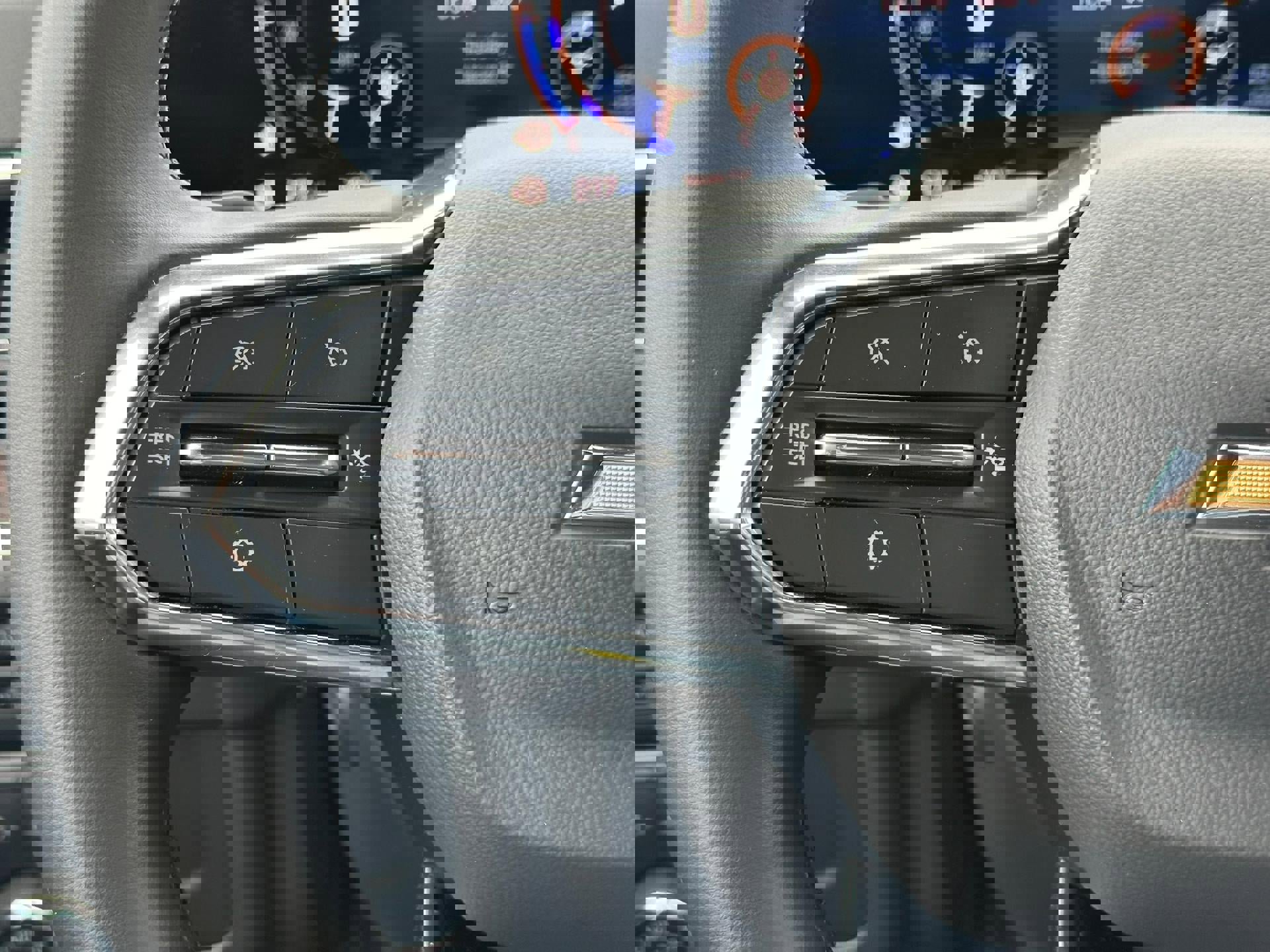 Certified 2025 Chevrolet Suburban Premier image 17