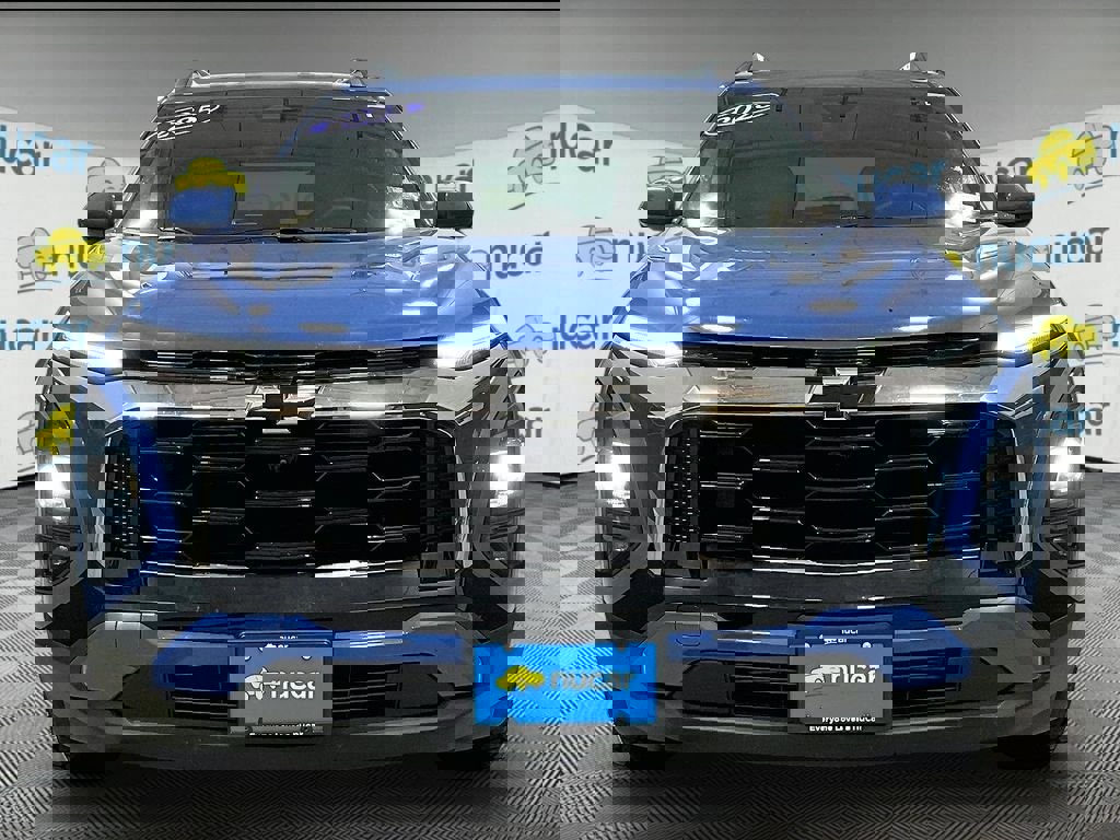 Used 2025 Chevrolet Equinox ACTIV w/ Safety and Technology Package AWD/4WD image 2