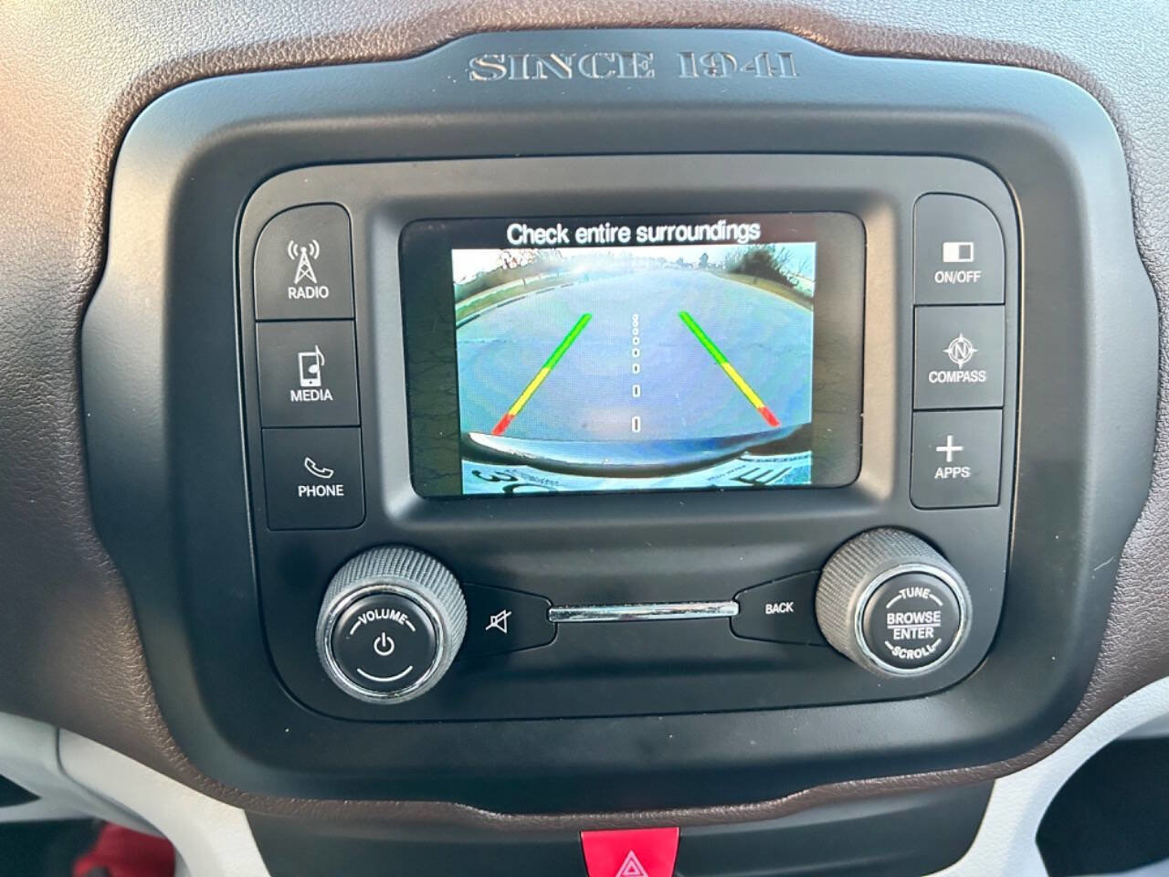 Used 2016 Jeep Renegade Latitude w/ Popular Equipment Group FWD image 18