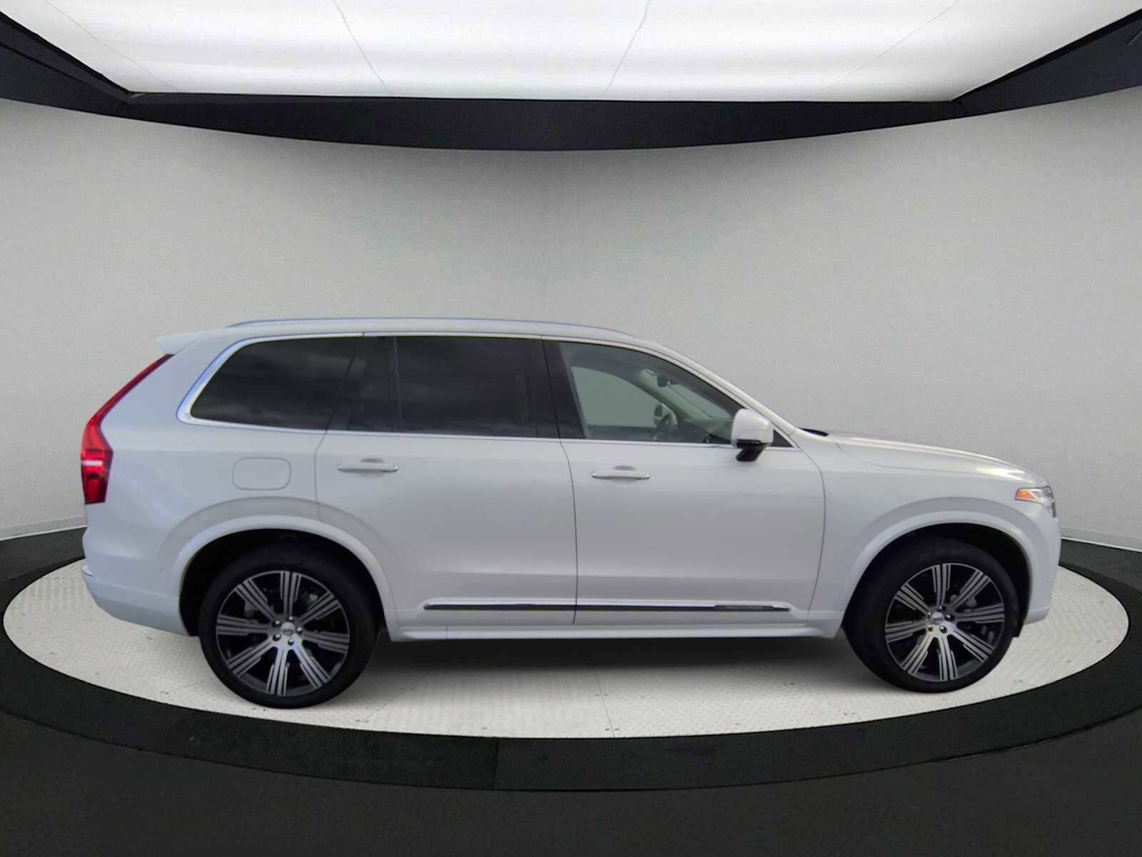 Used 2022 Volvo XC90 T8 Inscription image 9
