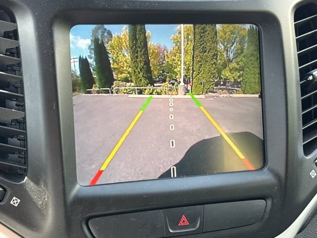 Used 2015 Jeep Cherokee Trailhawk AWD/4WD image 22