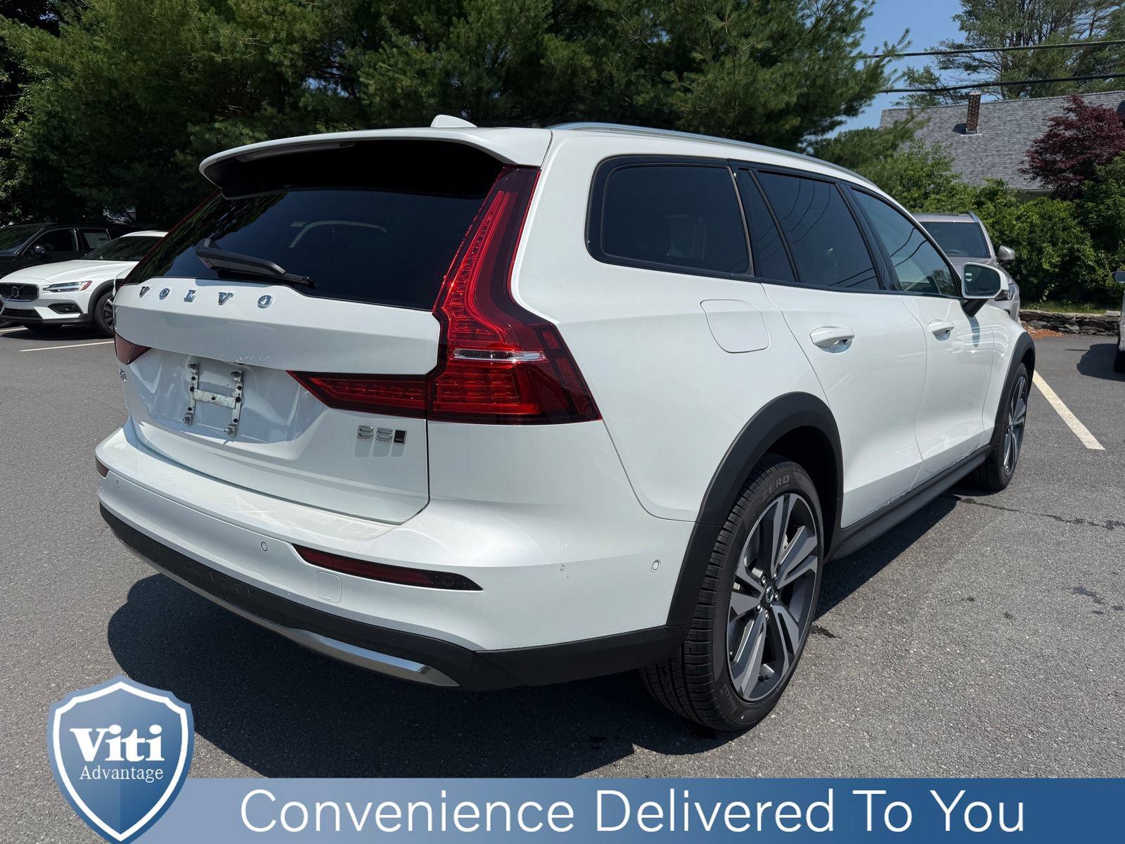 New 2026 Volvo V60 B5 Cross Country Plus w/ Climate Package AWD/4WD image 8
