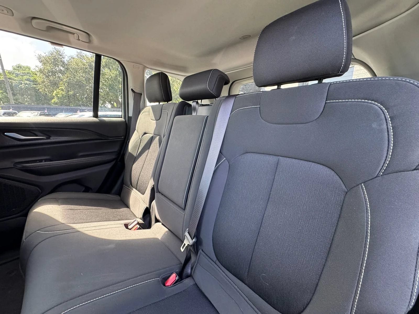 Used 2023 Jeep Grand Cherokee Laredo X RWD image 20
