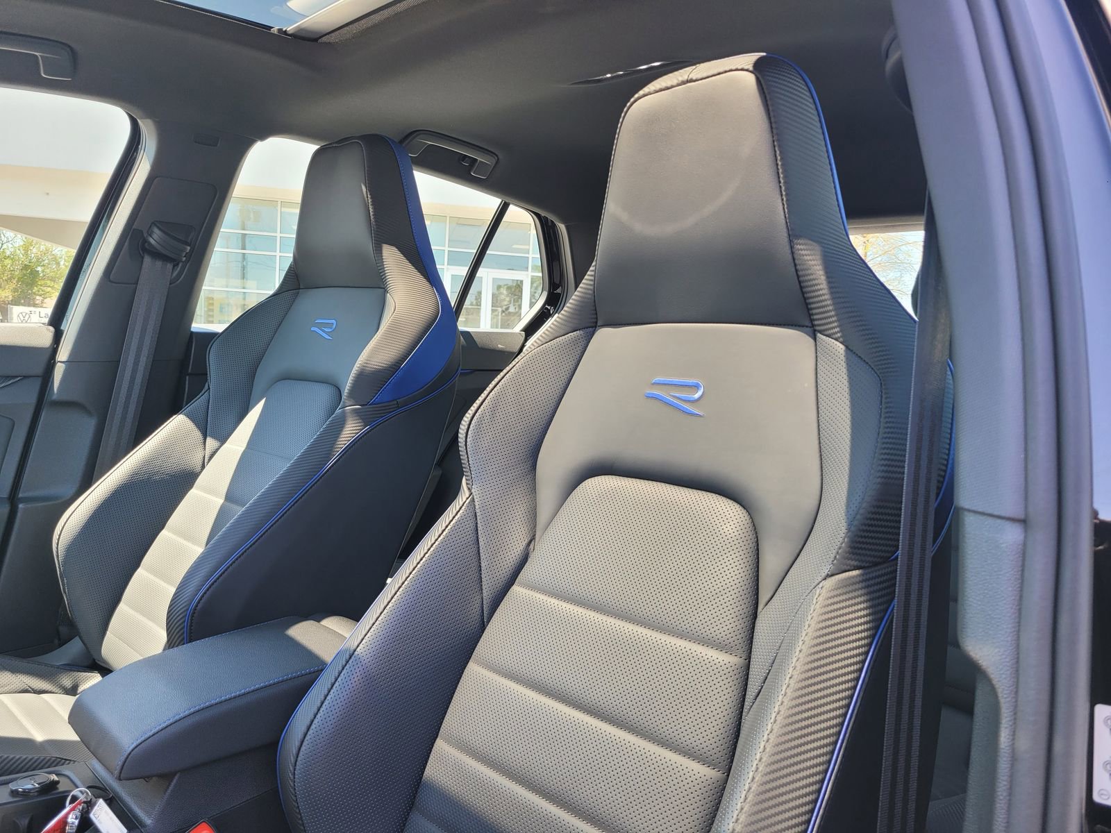 Used 2024 Volkswagen Golf R 2.0T image 20