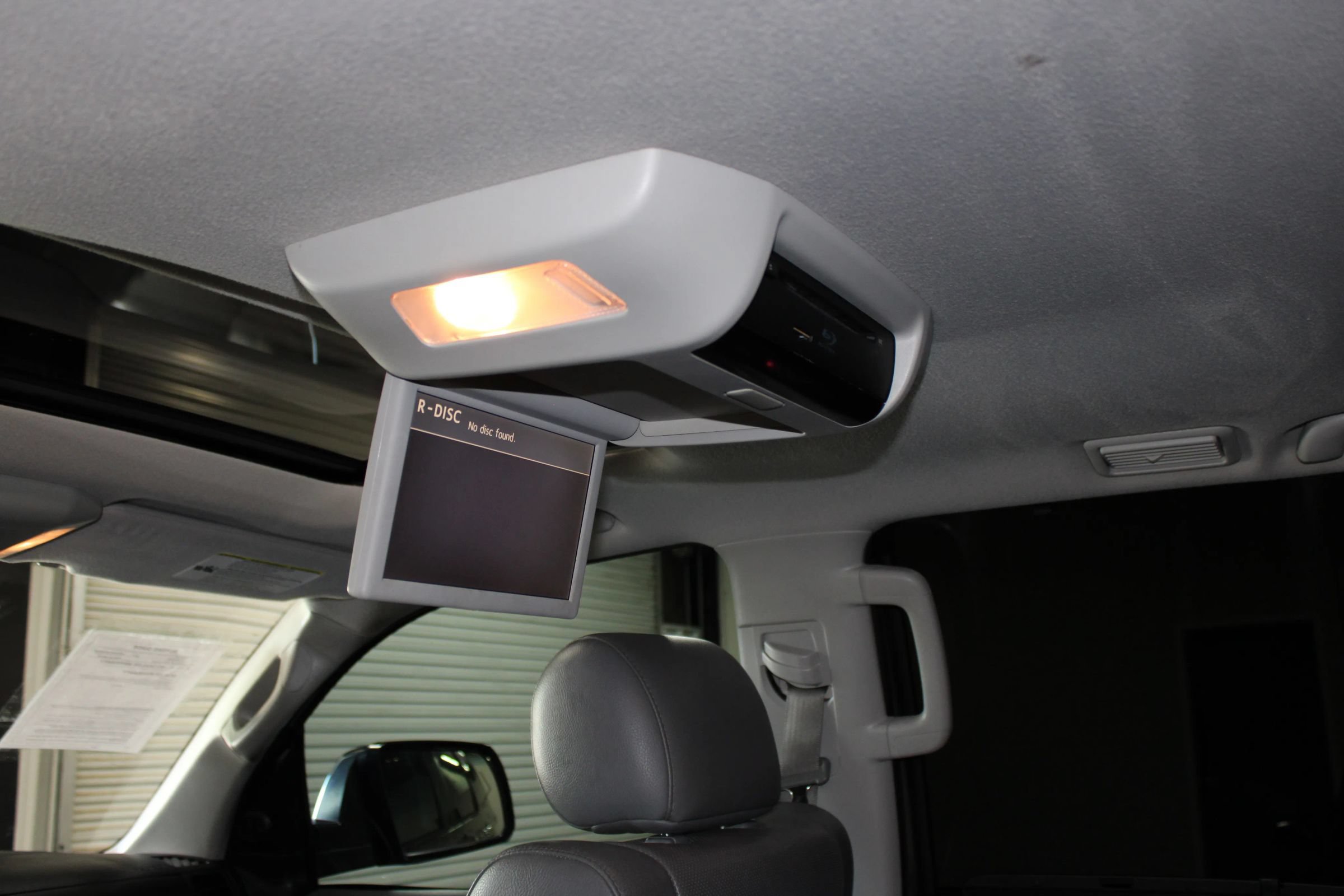 Used 2014 Toyota Sequoia Platinum RWD image 31