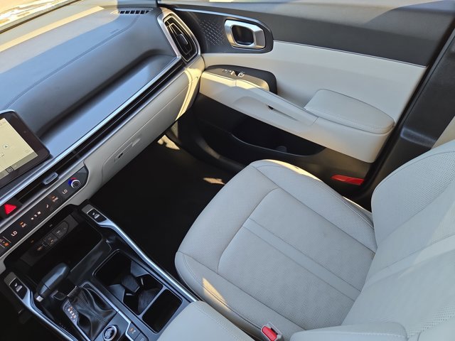 Used 2025 Kia Sorento EX w/ Panoramic Sunroof Package FWD image 15