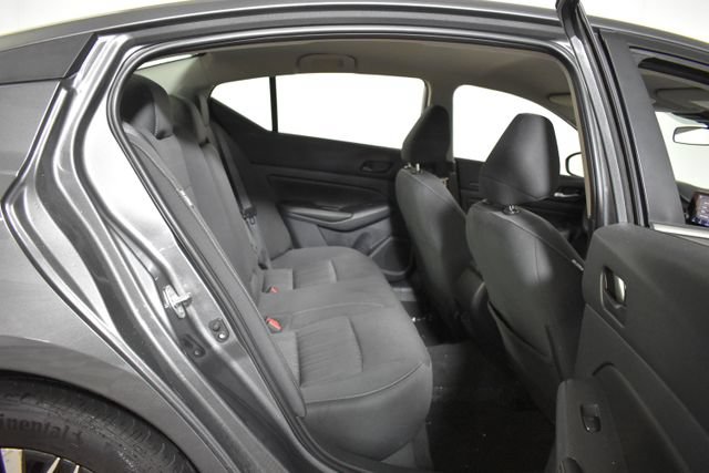 Used 2025 Nissan Altima 2.5 SV FWD image 32