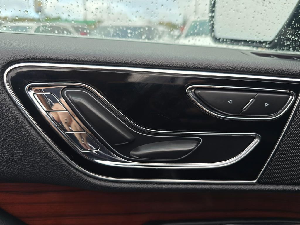 Used 2021 Lincoln Navigator 4WD image 20