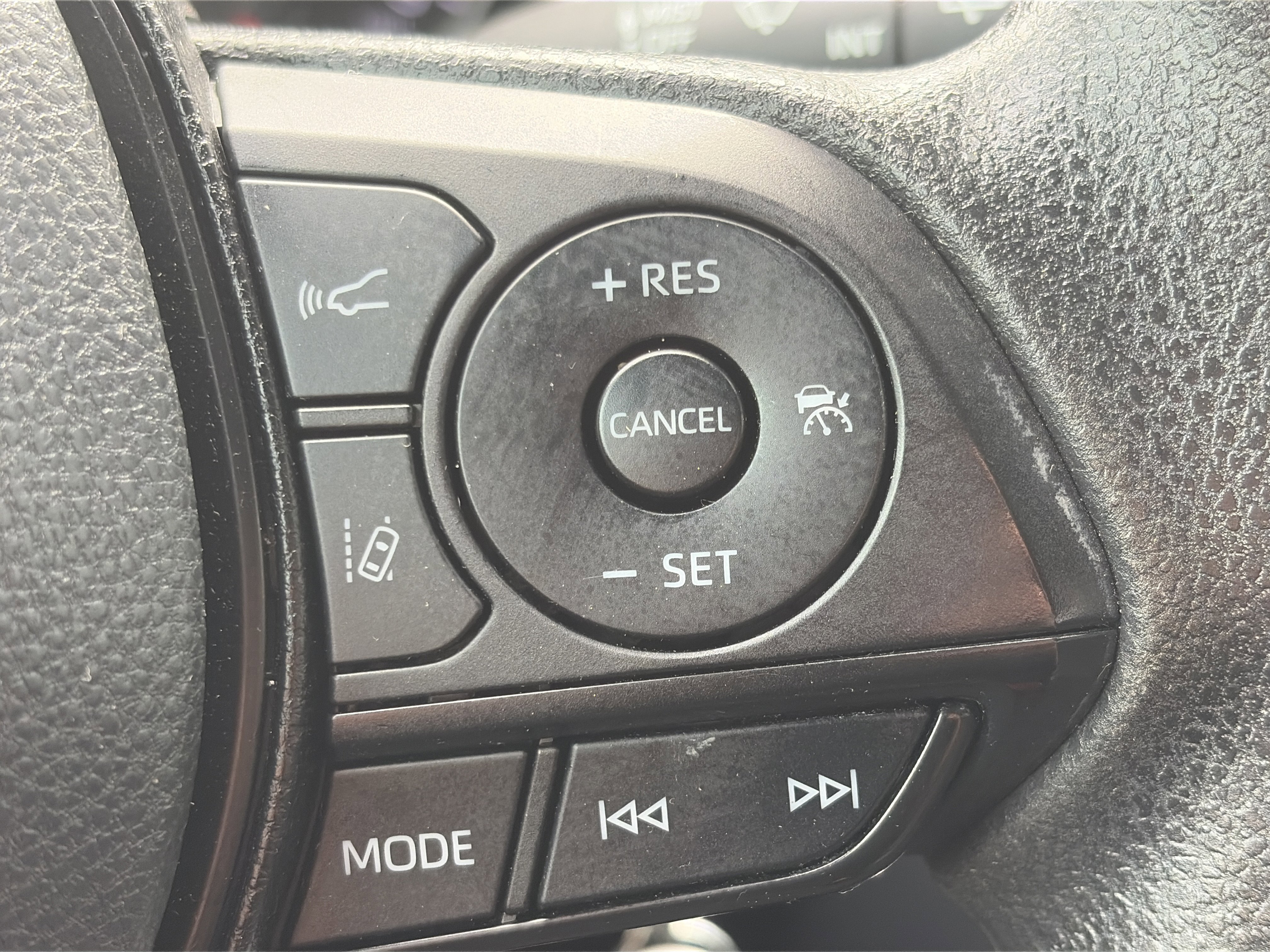 Used 2022 Toyota RAV4 LE AWD/4WD image 18