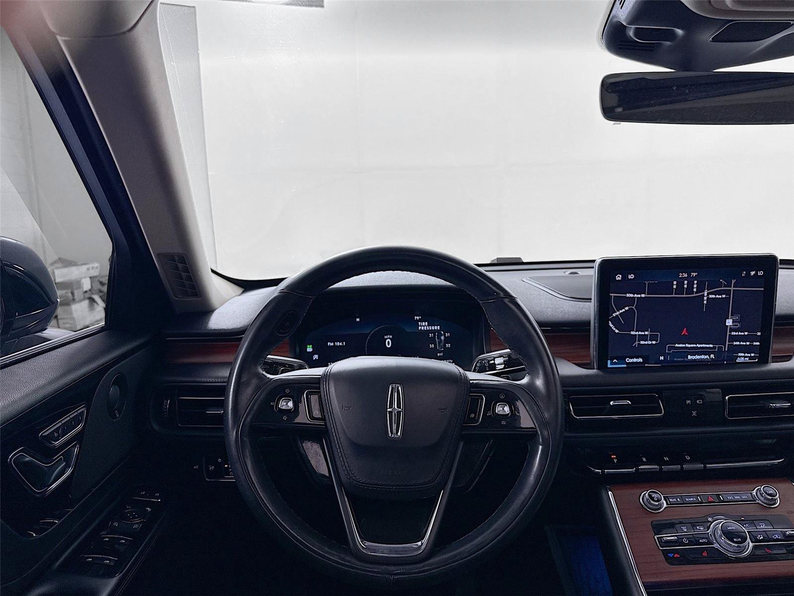 Used 2023 Lincoln Aviator Reserve AWD/4WD image 3