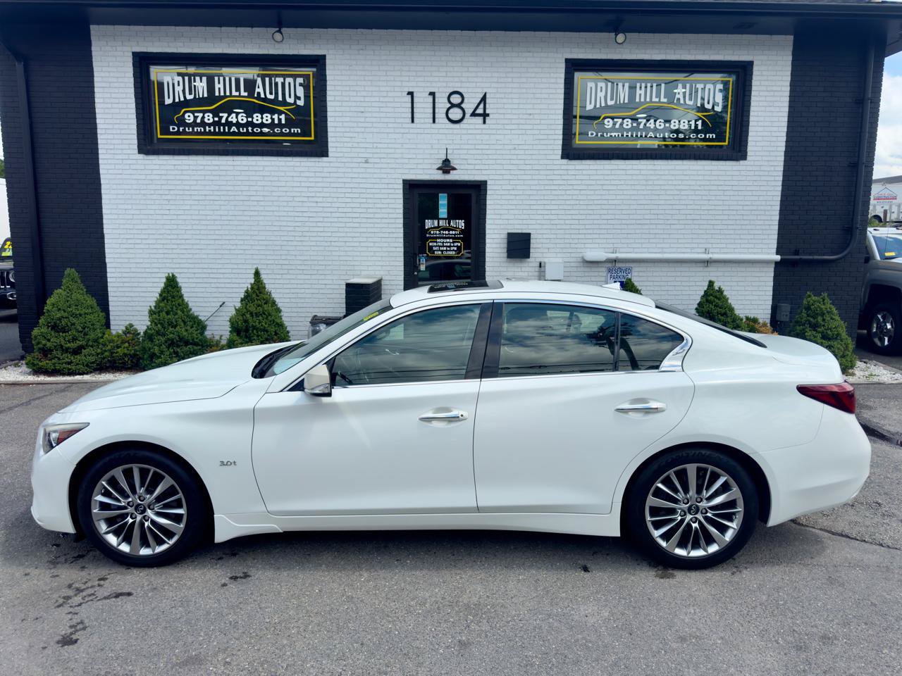 Used 2018 INFINITI Q50 Luxe w/ Essential Package (3.0T Luxe) RWD image 2