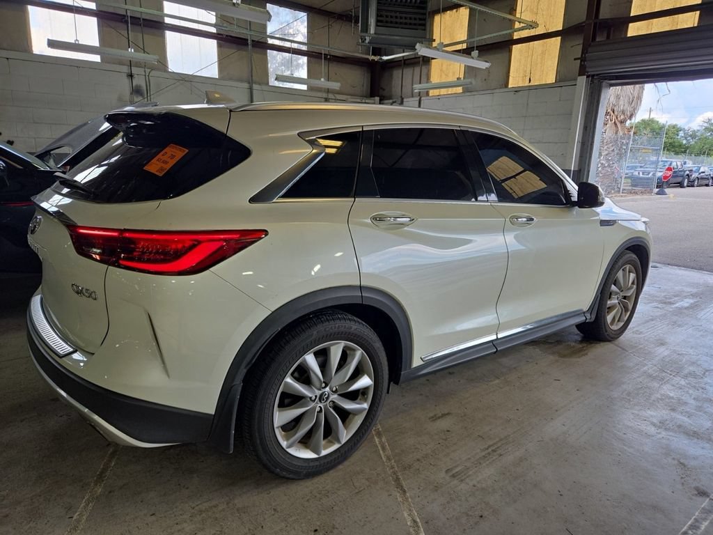 Used 2019 INFINITI QX50 Luxe w/ Navigation Package FWD image 4