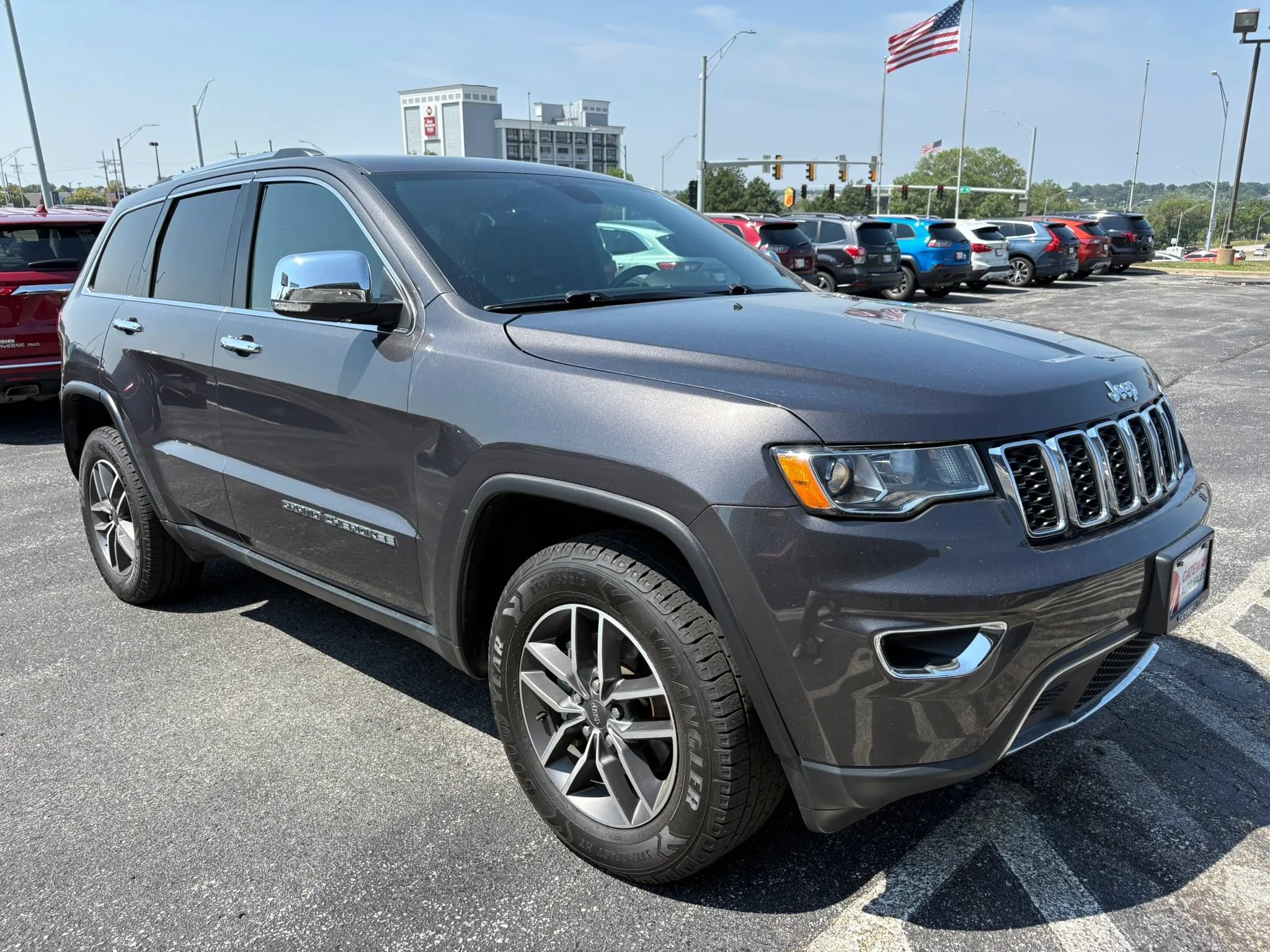 Used 2020 Jeep Grand Cherokee Limited AWD/4WD image 7
