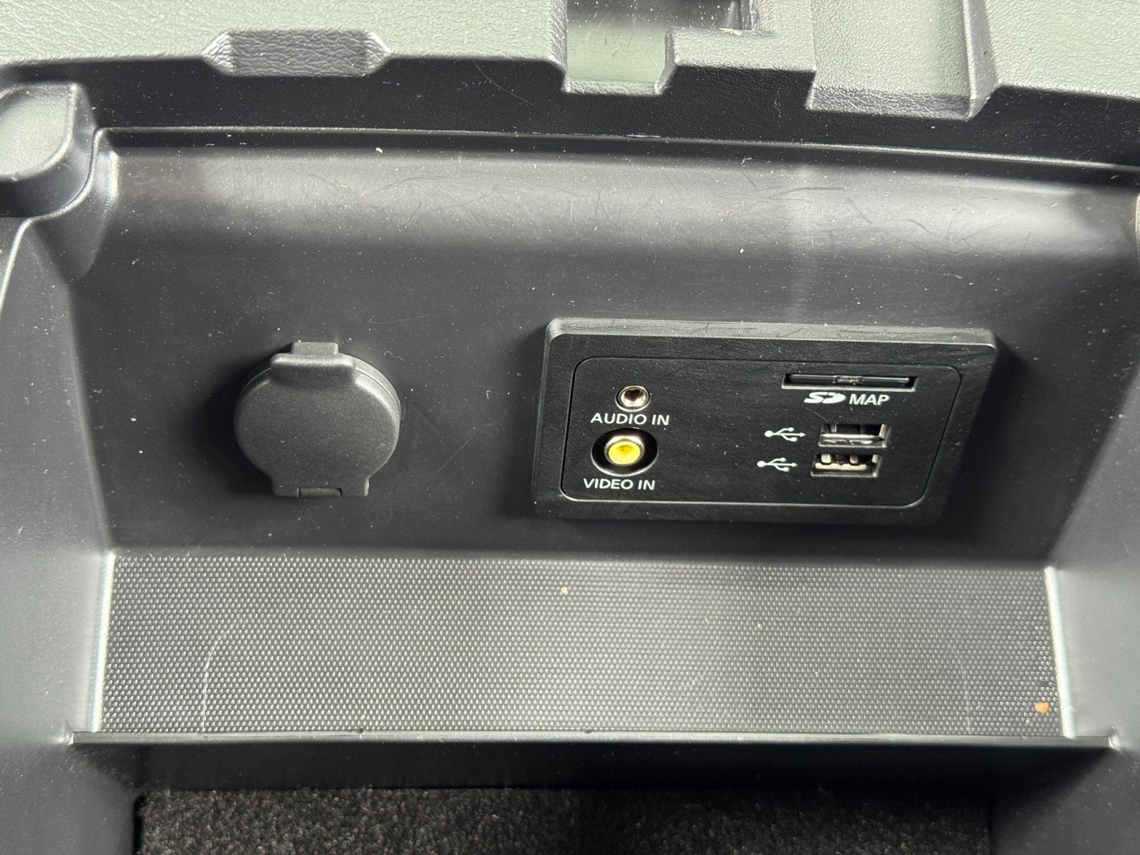 Used 2020 Nissan Pathfinder Platinum FWD image 30