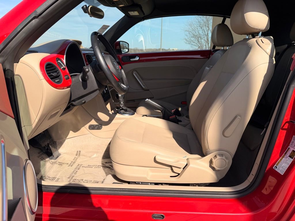 Used 2013 Volkswagen Beetle TDI image 25