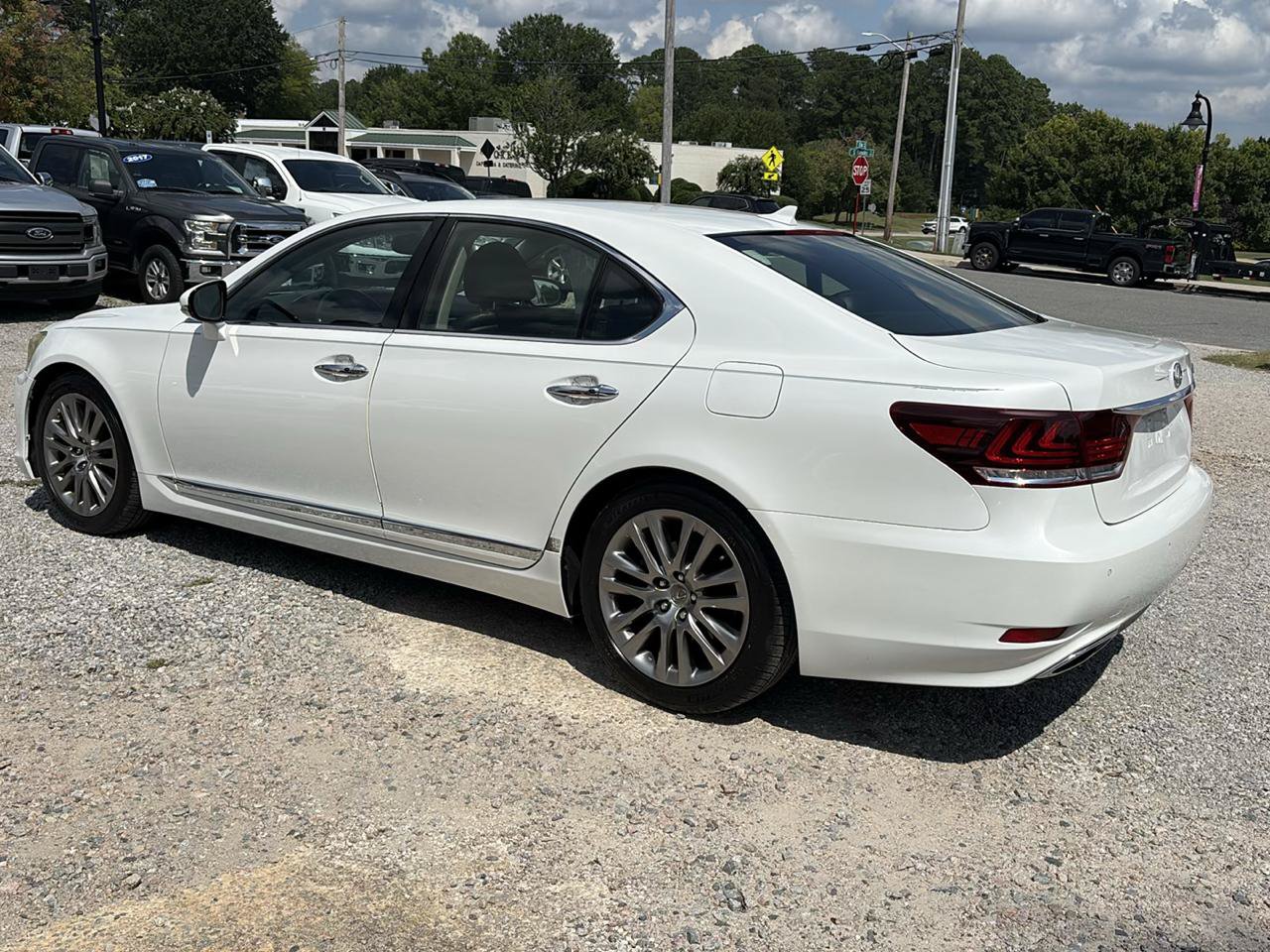 Used 2013 Lexus LS 460 w/ Comfort Pkg RWD image 12