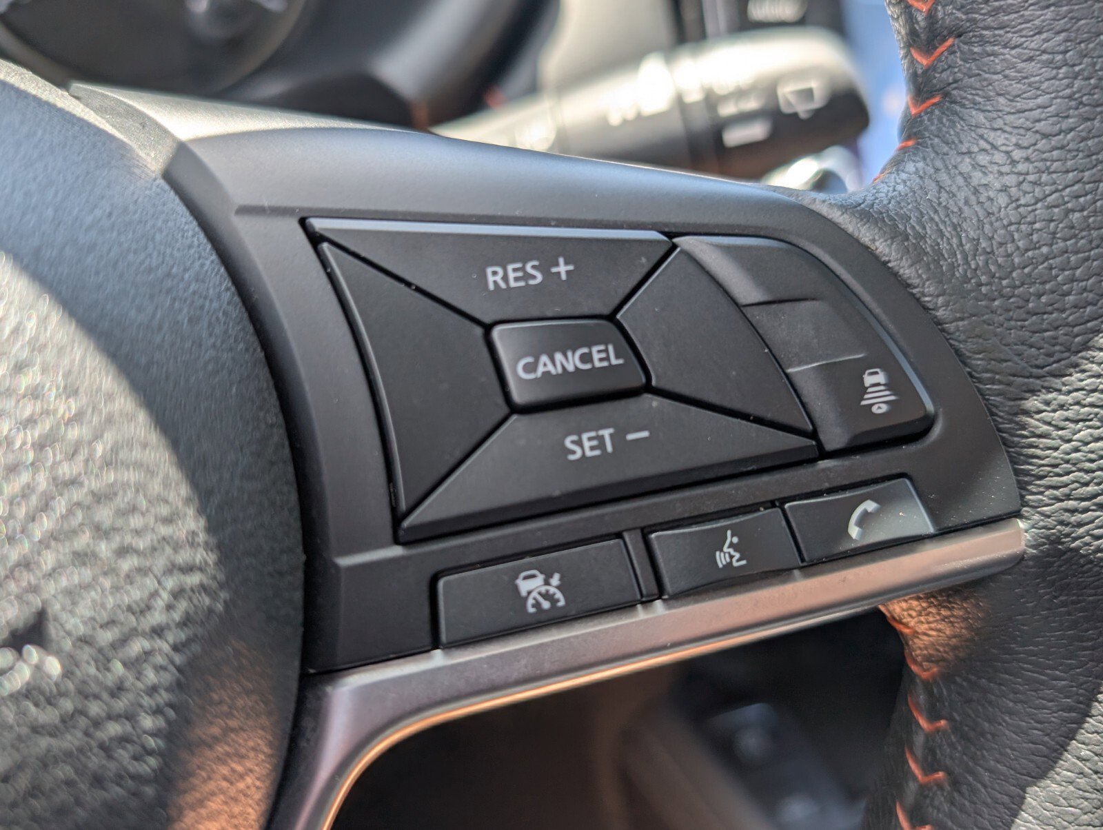 Certified 2023 Nissan Kicks SR FWD image 27