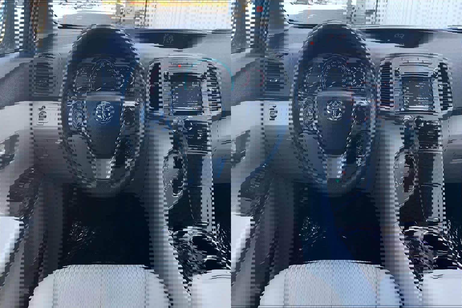 Used 2015 Toyota Venza LE AWD/4WD image 6