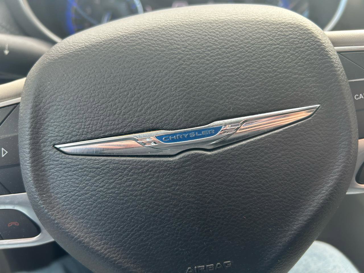 Used 2019 Chrysler Pacifica Limited image 18