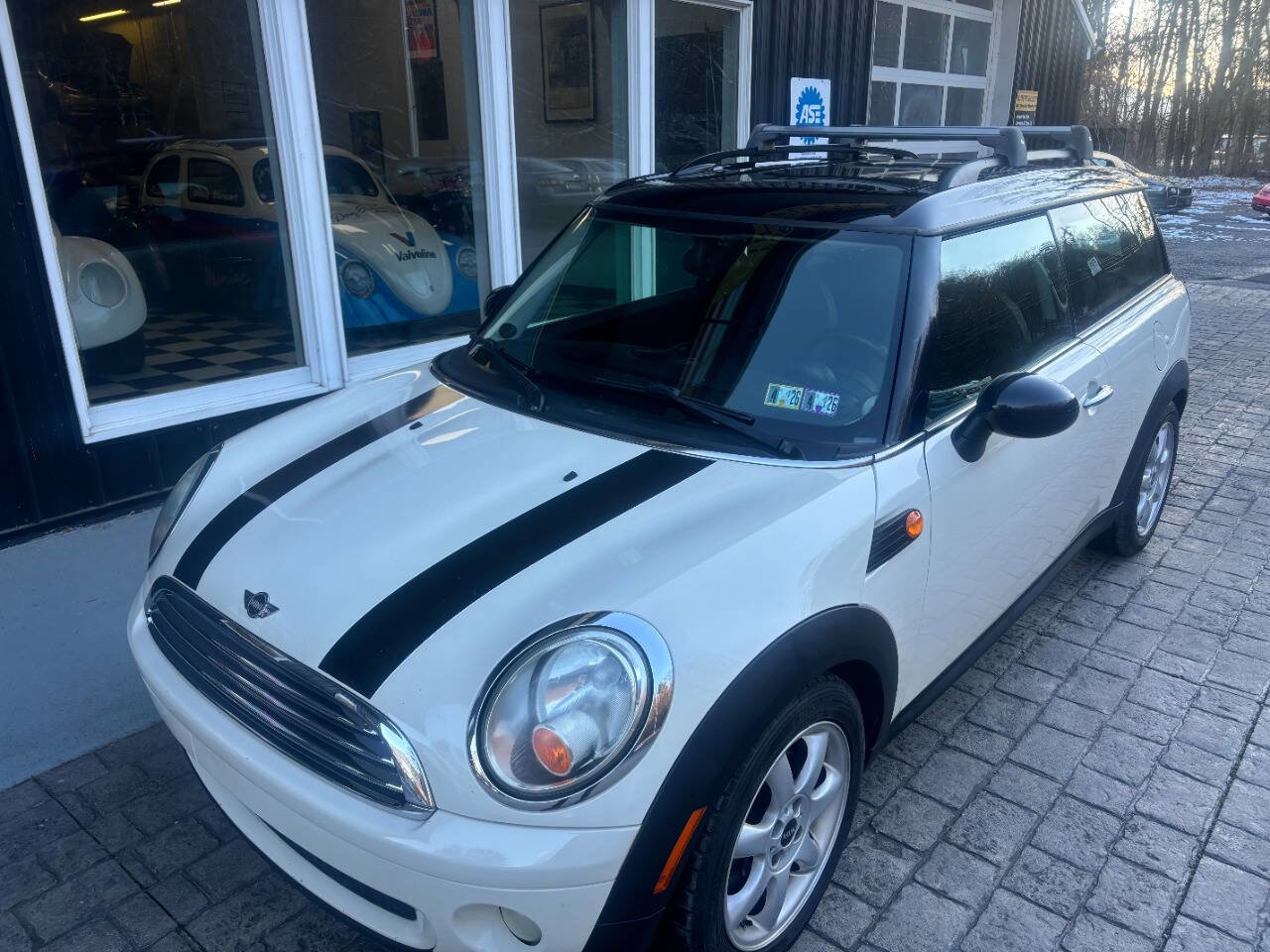 Used 2010 MINI Cooper Clubman Hardtop image 3