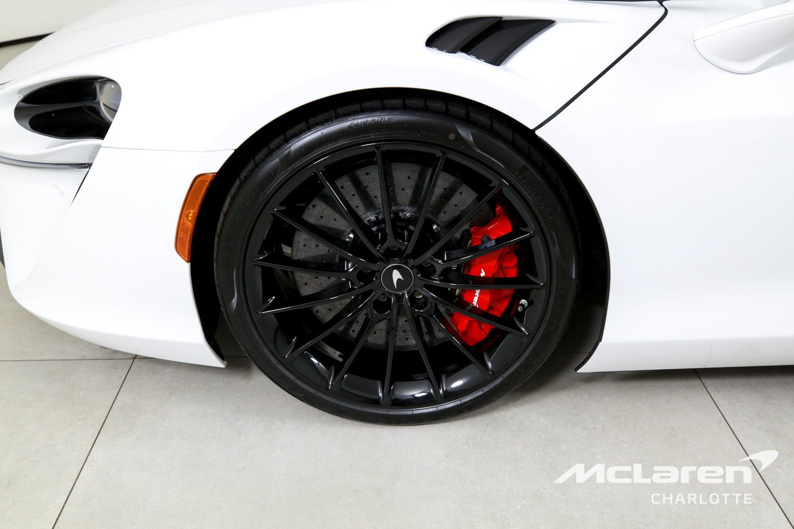 Used 2025 McLaren Artura RWD image 27