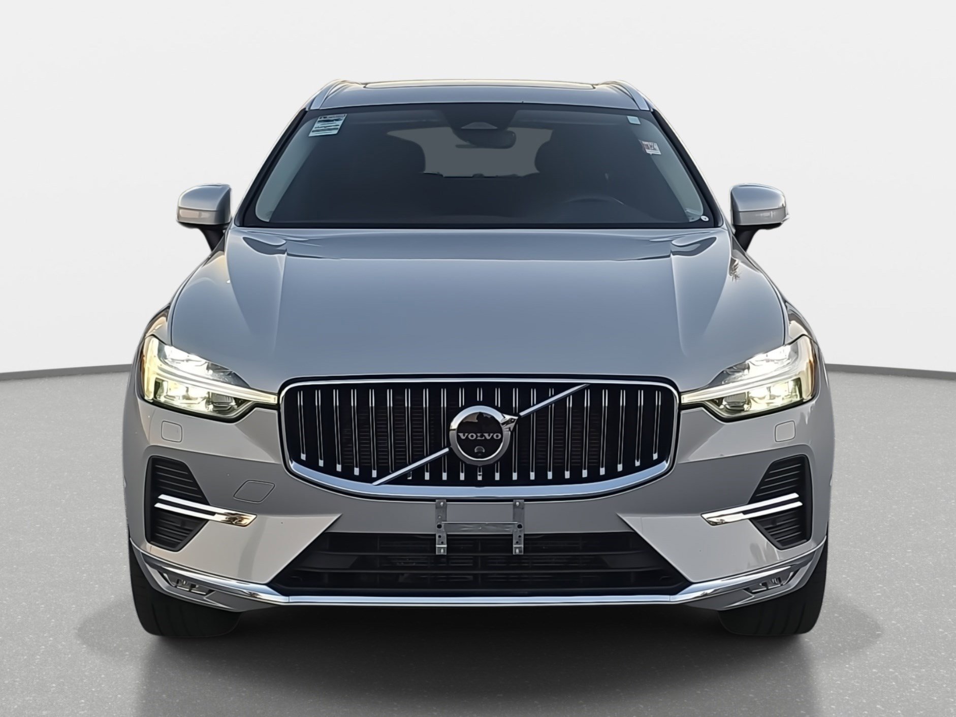 Used 2023 Volvo XC60 B5 Plus w/ Climate Package image 2