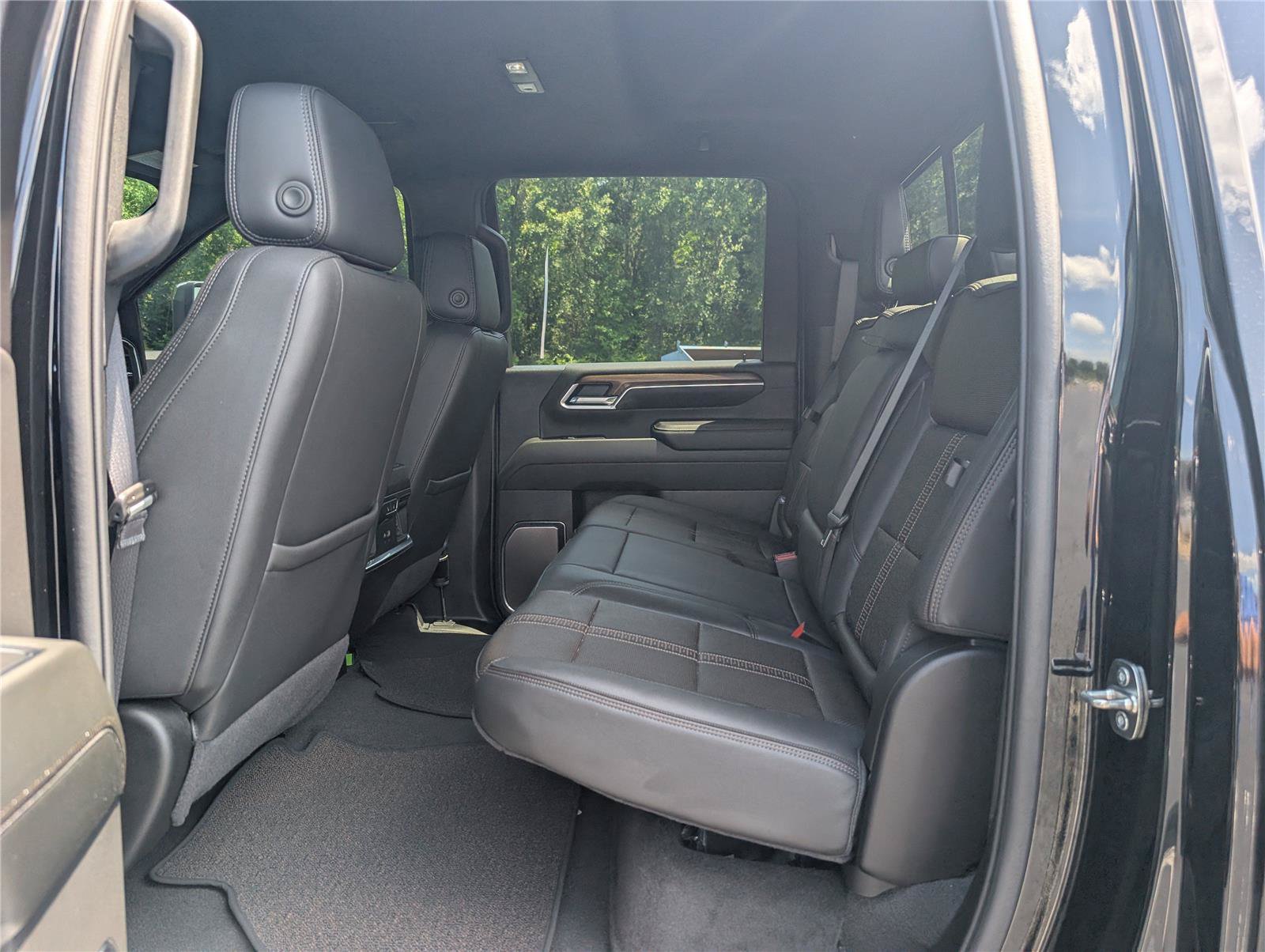 Used 2024 Chevrolet Silverado 2500 High Country w/ Technology Package AWD/4WD image 35