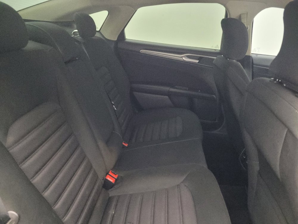 Used 2019 Ford Fusion SE FWD image 19