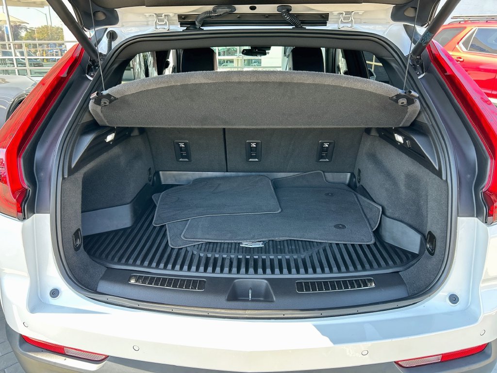 Used 2019 Cadillac XT4 Premium Luxury w/ Technology Package AWD/4WD image 26