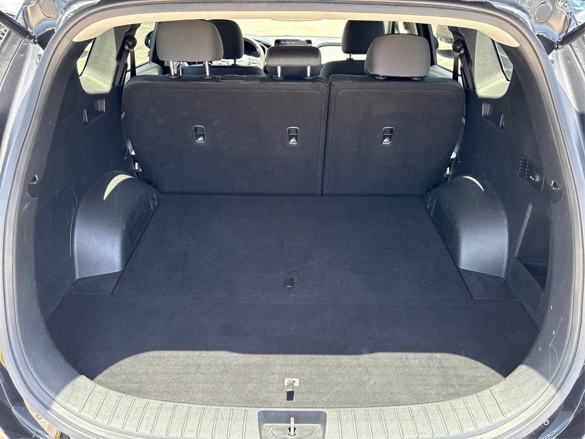 Used 2021 Hyundai Santa Fe SE w/ Cargo Package FWD image 11