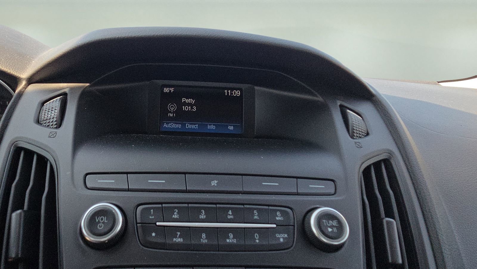 Used 2018 Ford Focus SE image 10