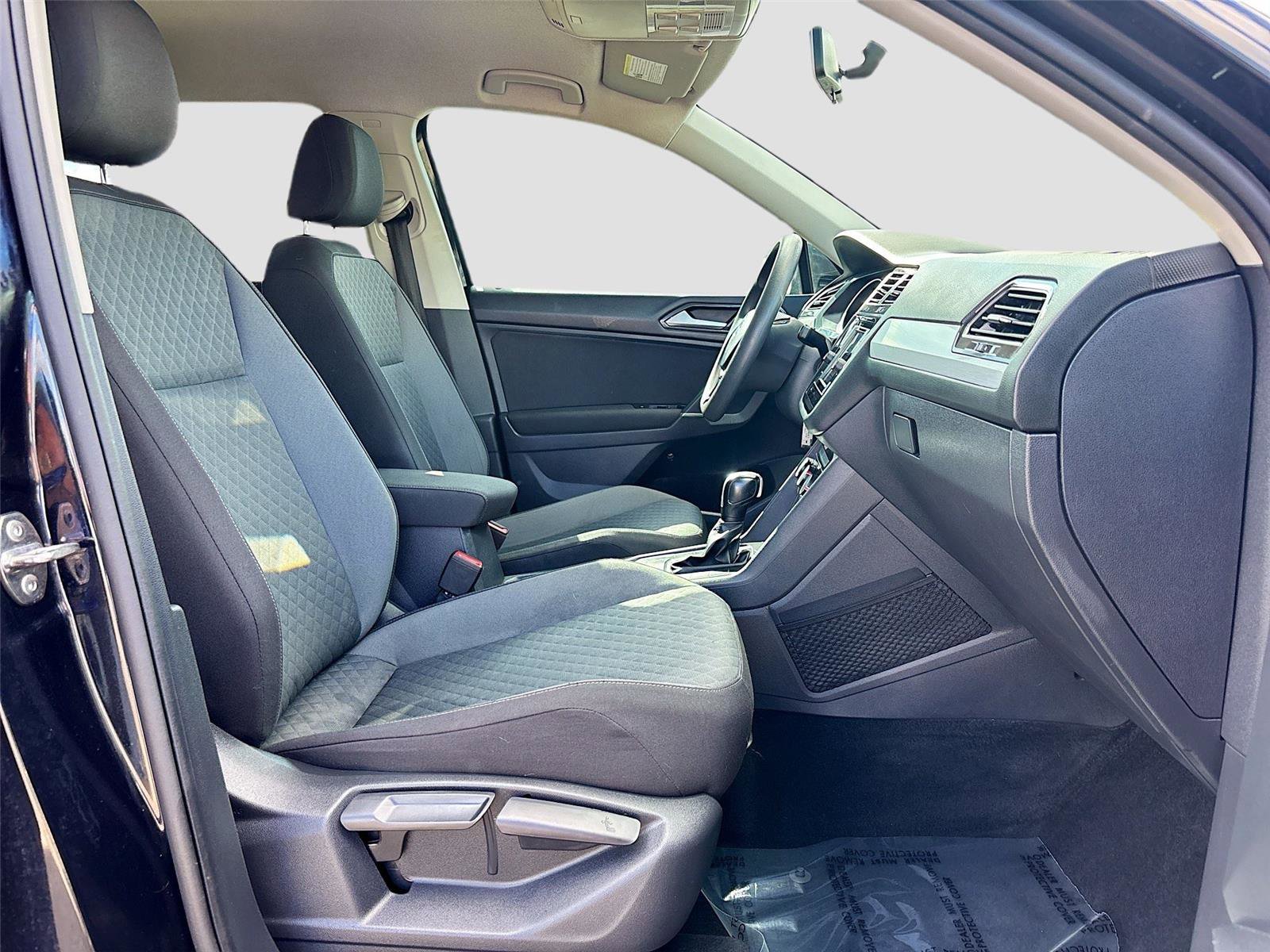 Used 2018 Volkswagen Tiguan S w/ Front Fog Lights Package image 29