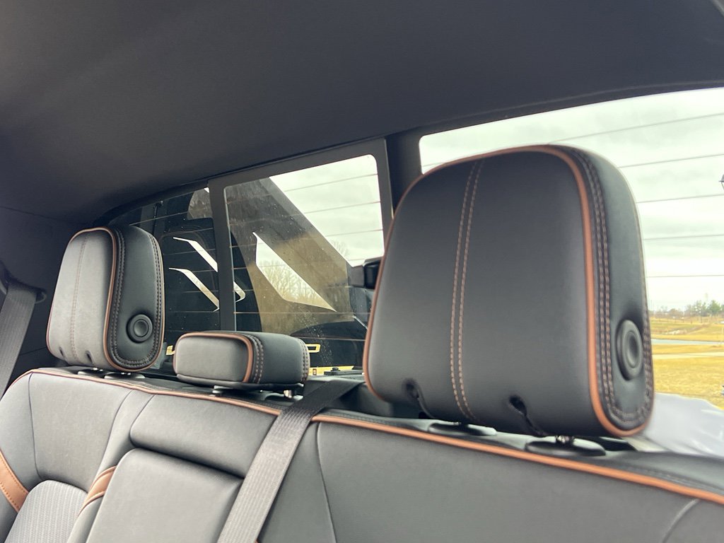 Used 2025 GMC Canyon AT4 w/ Nightfall Edition image 39