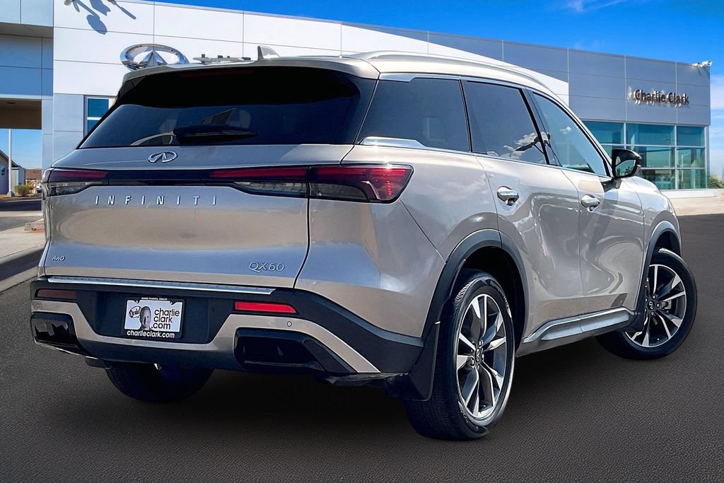 Used 2023 INFINITI QX60 Luxe w/ Vision Package AWD/4WD image 2