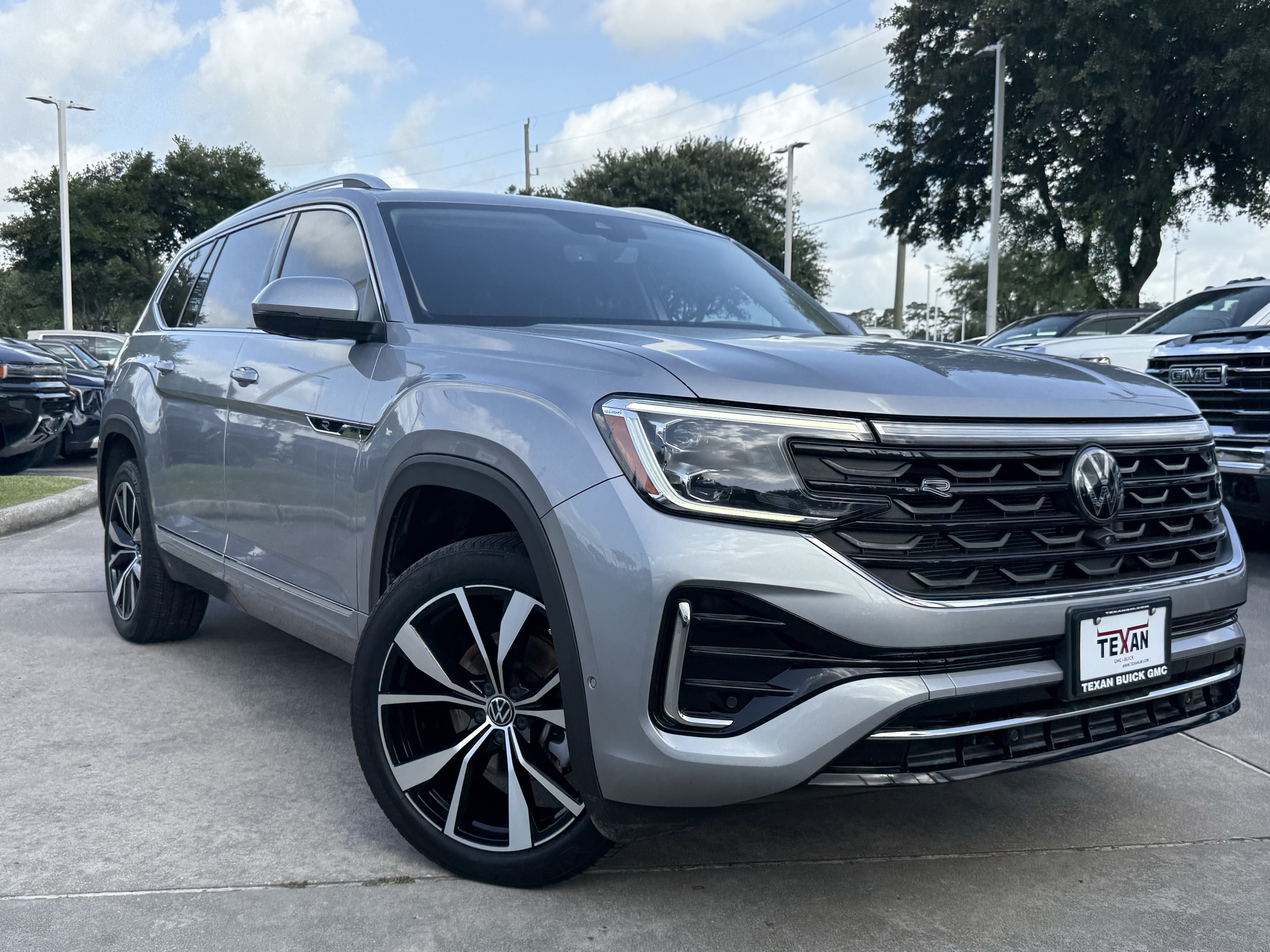 Used 2024 Volkswagen Atlas SEL Premium R-Line AWD/4WD image 2