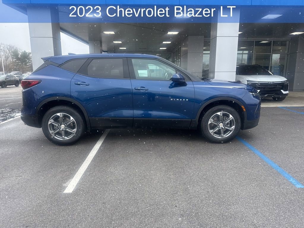 Used 2023 Chevrolet Blazer LT image 2