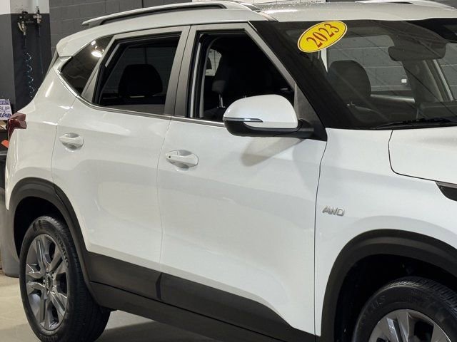 Used 2023 Kia Seltos S w/ Navigation Package image 3