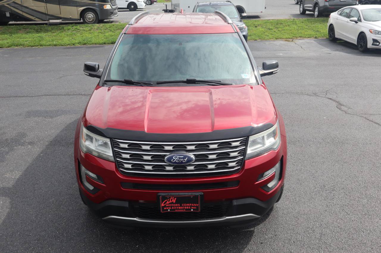 Used 2017 Ford Explorer XLT w/ Equipment Group 201A AWD/4WD image 4