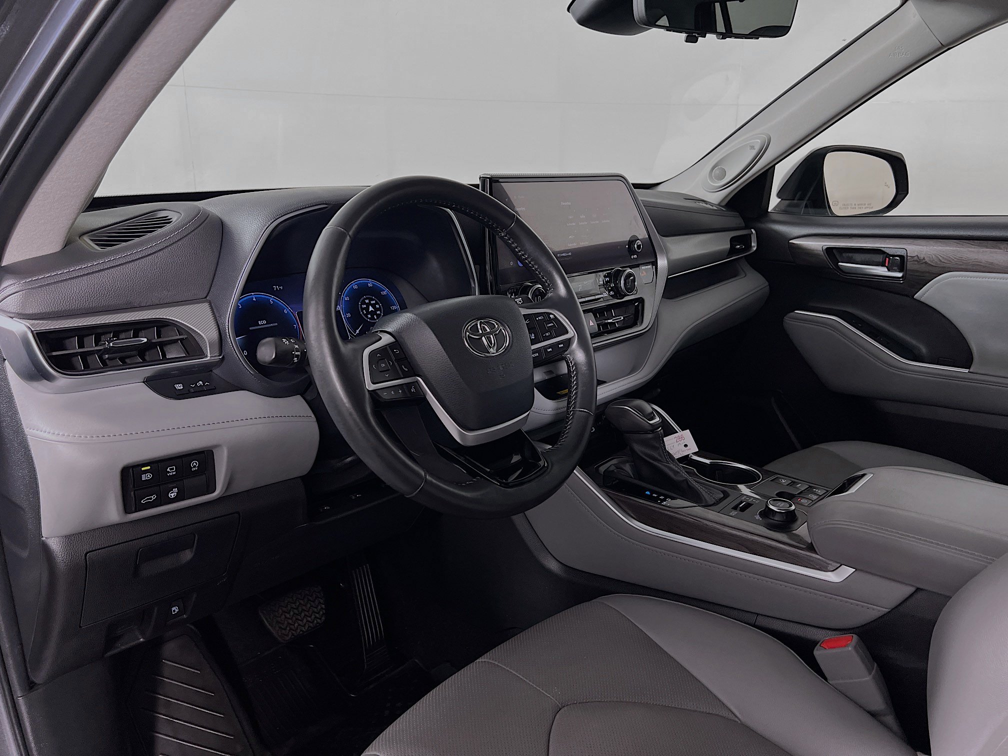Certified 2023 Toyota Highlander Platinum AWD/4WD image 9