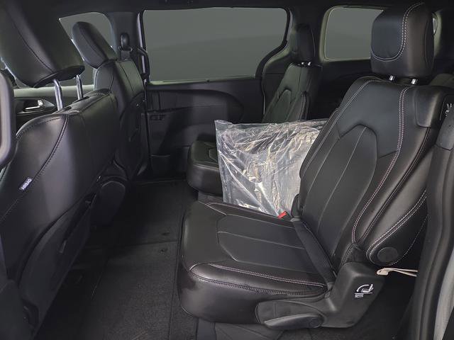 New 2026 Chrysler Pacifica Select image 29