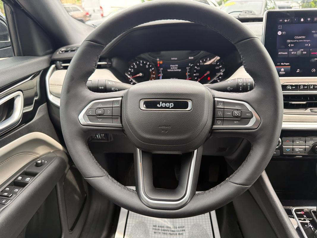 Used 2025 Jeep Compass Limited AWD/4WD image 14