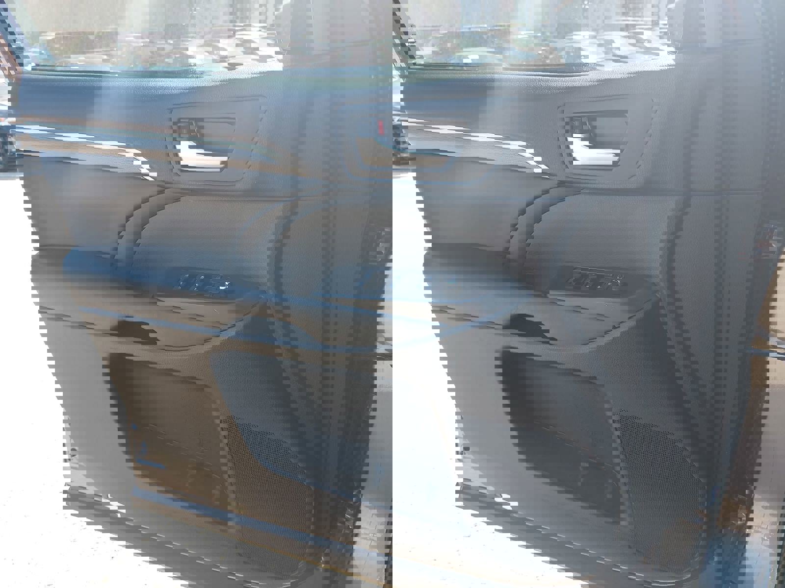 Used 2018 Toyota Highlander SE image 28