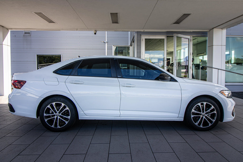 Used 2023 Volkswagen Jetta Sport FWD image 3