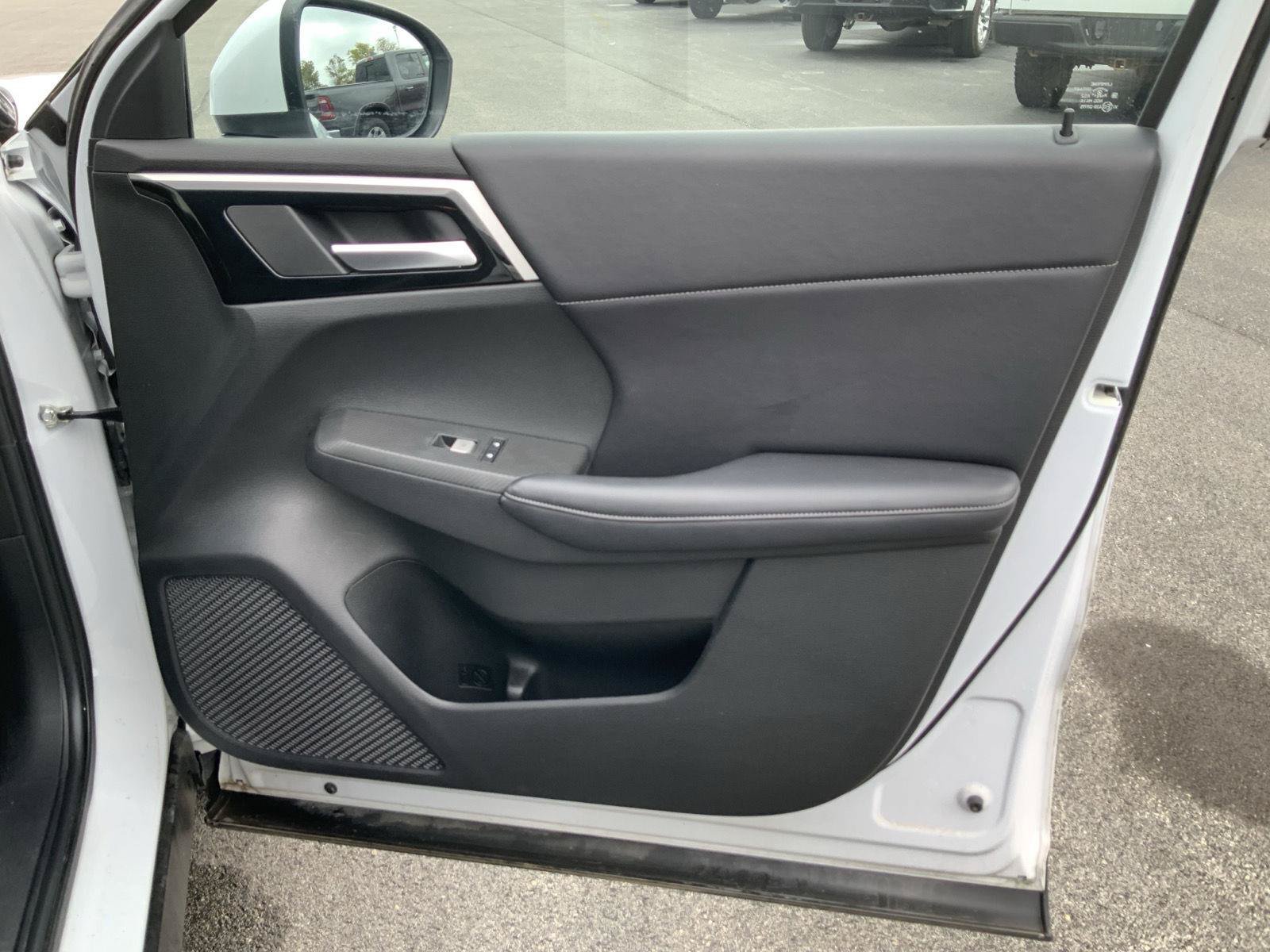 Used 2024 Mitsubishi Outlander SE AWD/4WD image 51