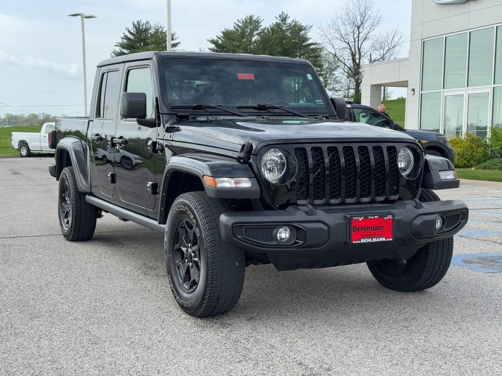 Used 2022 Jeep Gladiator Sport AWD/4WD image 2