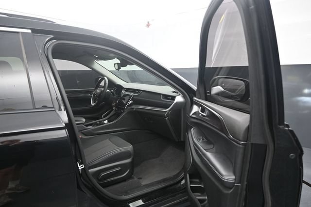 Used 2022 Jeep Grand Cherokee L Laredo w/ Luxury Tech Group I AWD/4WD image 30