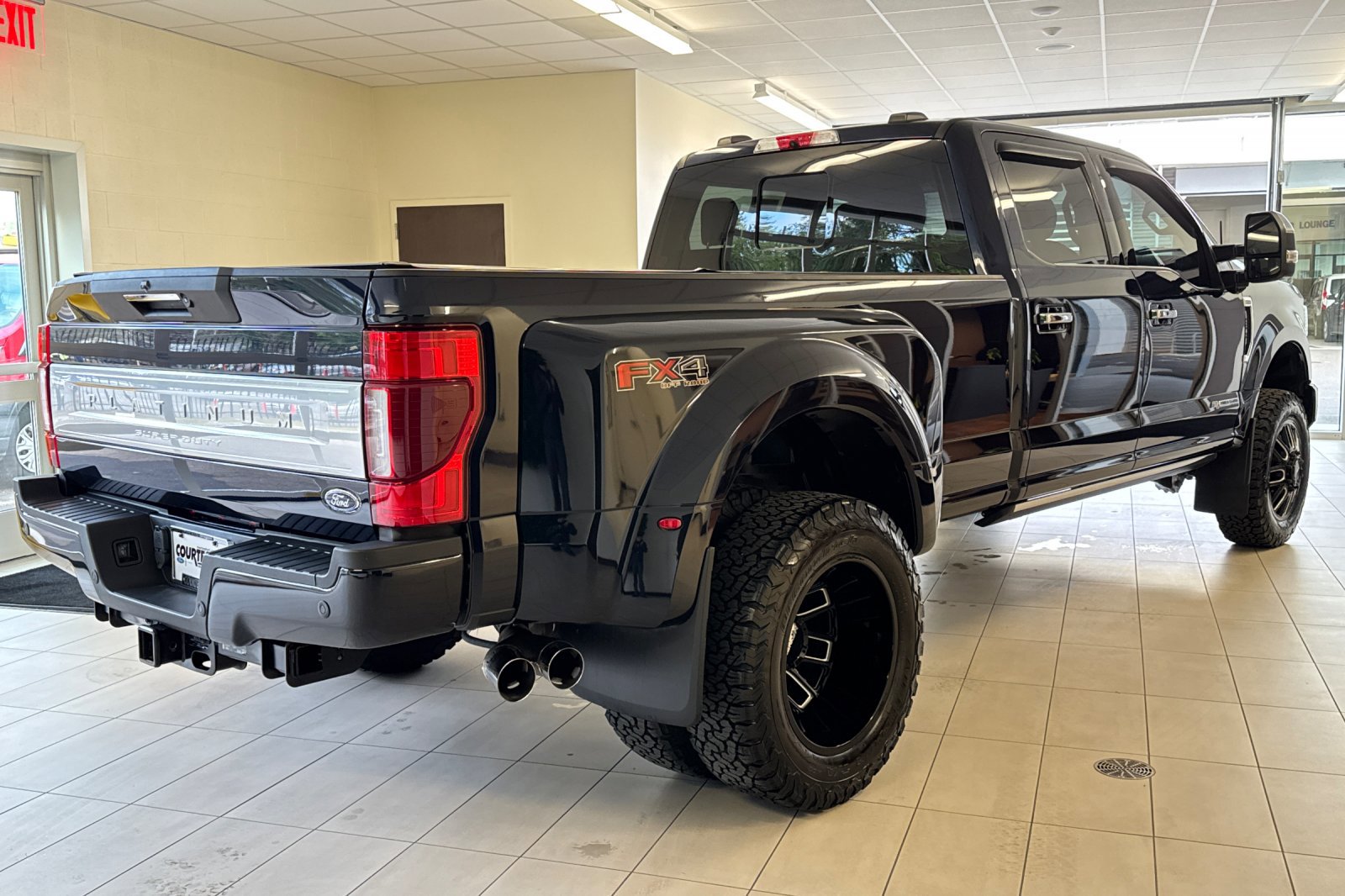 Used 2022 Ford F350 Platinum image 4